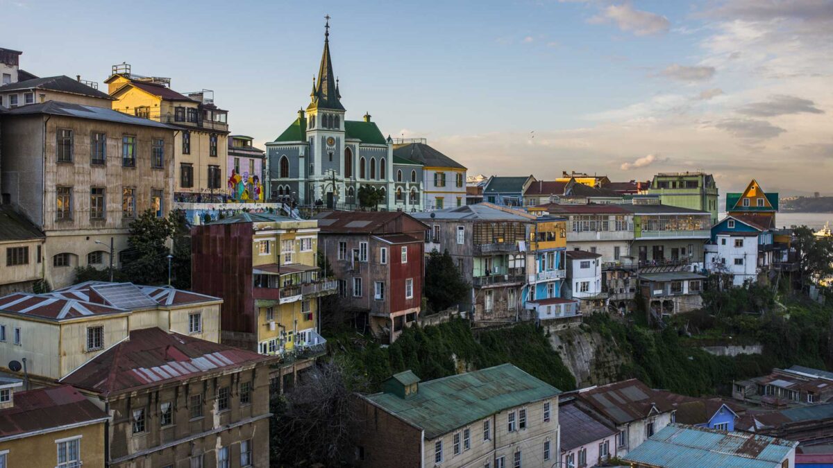 ‘Street Art’ en Valparaíso, una ruta por la ciudad de los graffitis y joya del Pacífico