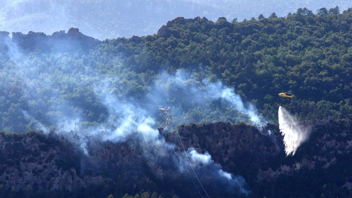 Un incendio descontrolado quema ya 2.500 hectáreas en Tarragona