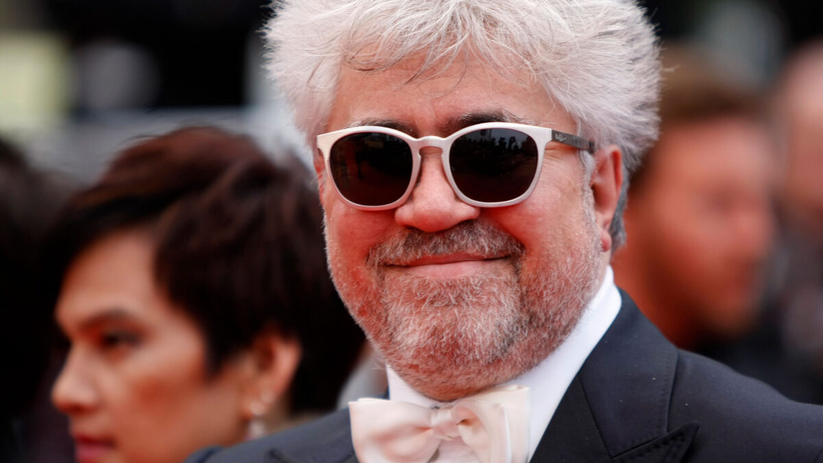 Venecia otorga el León de Oro a la Carrera a Pedro Almodóvar