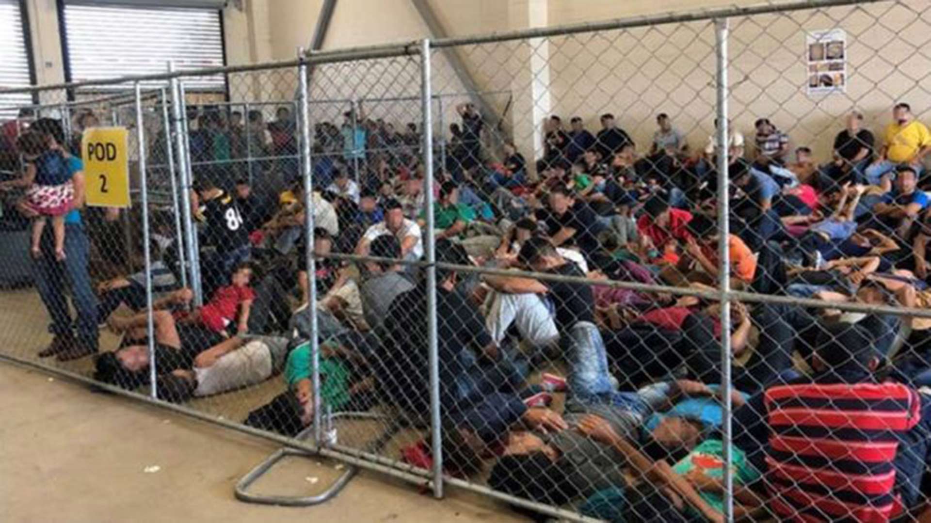 Un organismo oficial alerta sobre el “peligroso hacinamiento” en los centros de migrantes de EEUU