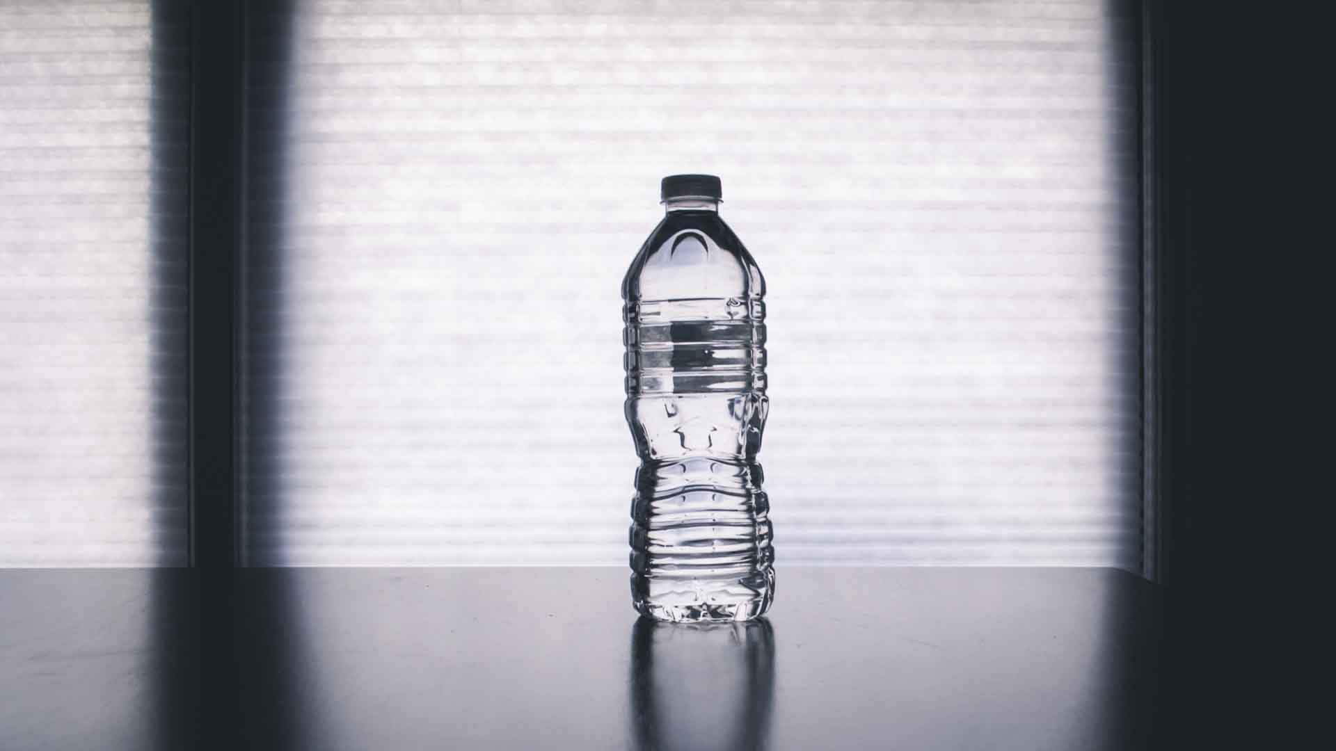 ‘Bottle Cap Challenge’, el último reto viral que ha enganchado a los famosos
