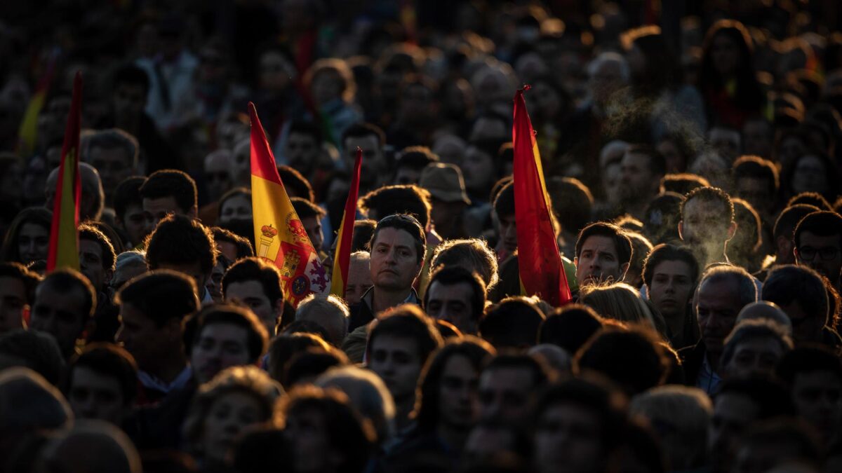 Casado y Abascal avanzan en la negociación tras reunirse en el Congreso