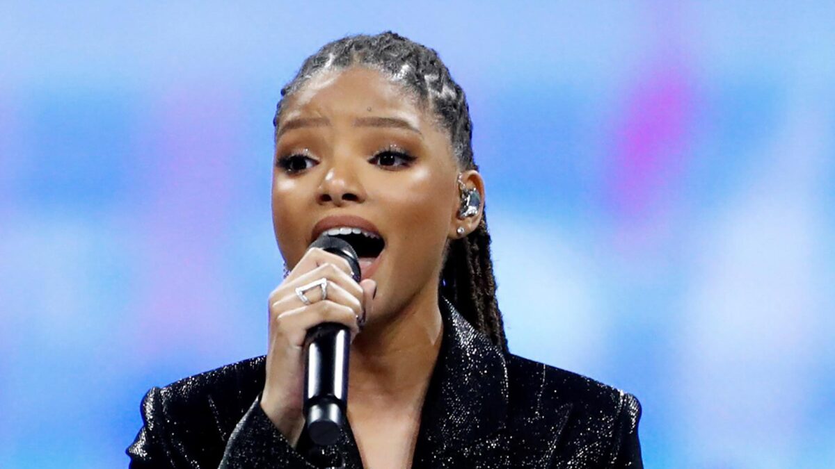 Disney elige a la cantante Halle Bailey para interpretar a Ariel en ‘La Sirenita’