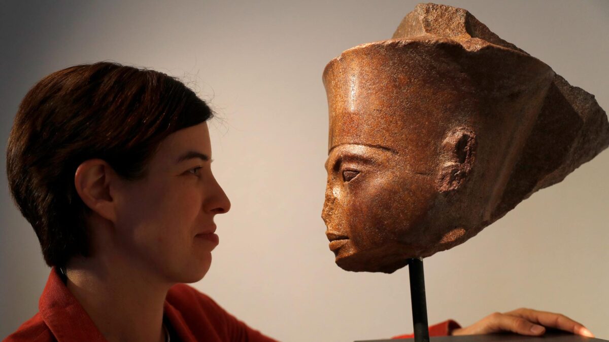 Egipto pide a la Interpol que localice el busto de Tutankamón subastado en Londres