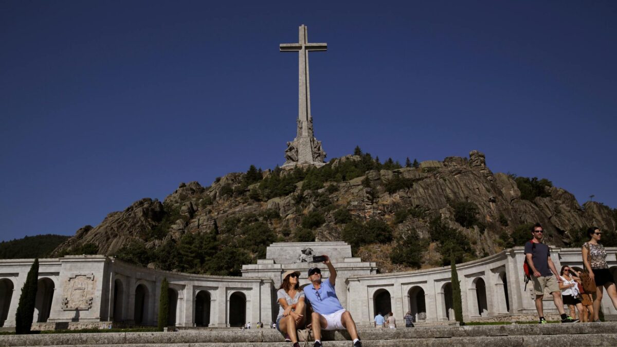 El Gobierno protestará ante el Vaticano por su «injerencia» en la exhumación de Franco