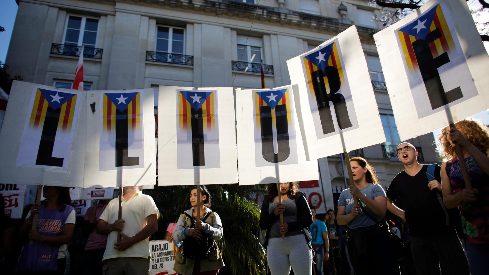 El Ministerio de Exteriores quiere acabar con las embajadas catalanas a través de la justicia