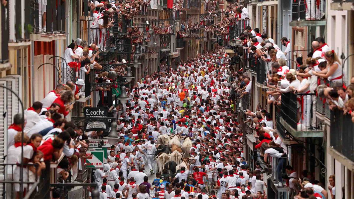 El primer encierro de los Sanfermines deja tres heridos por asta