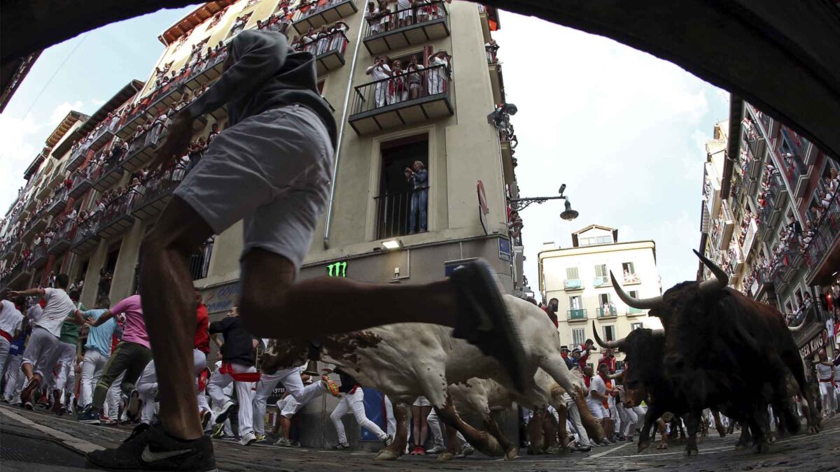 Los toros de Cebada Gago dejan un herido por asta en el Segundo encierro de Sanfermines