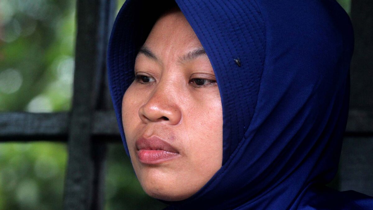 Indonesia indulta a una mujer condenada por denunciar a un jefe que la acosaba