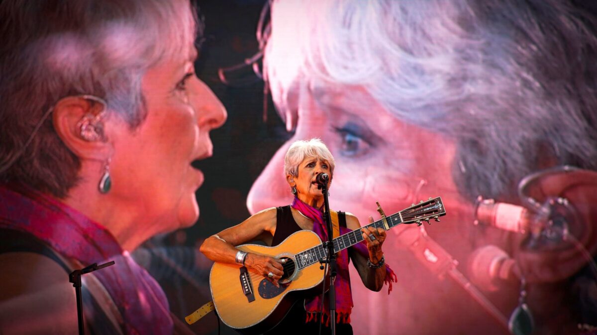 Joan Baez se despide de los escenarios con un emotivo concierto en Madrid