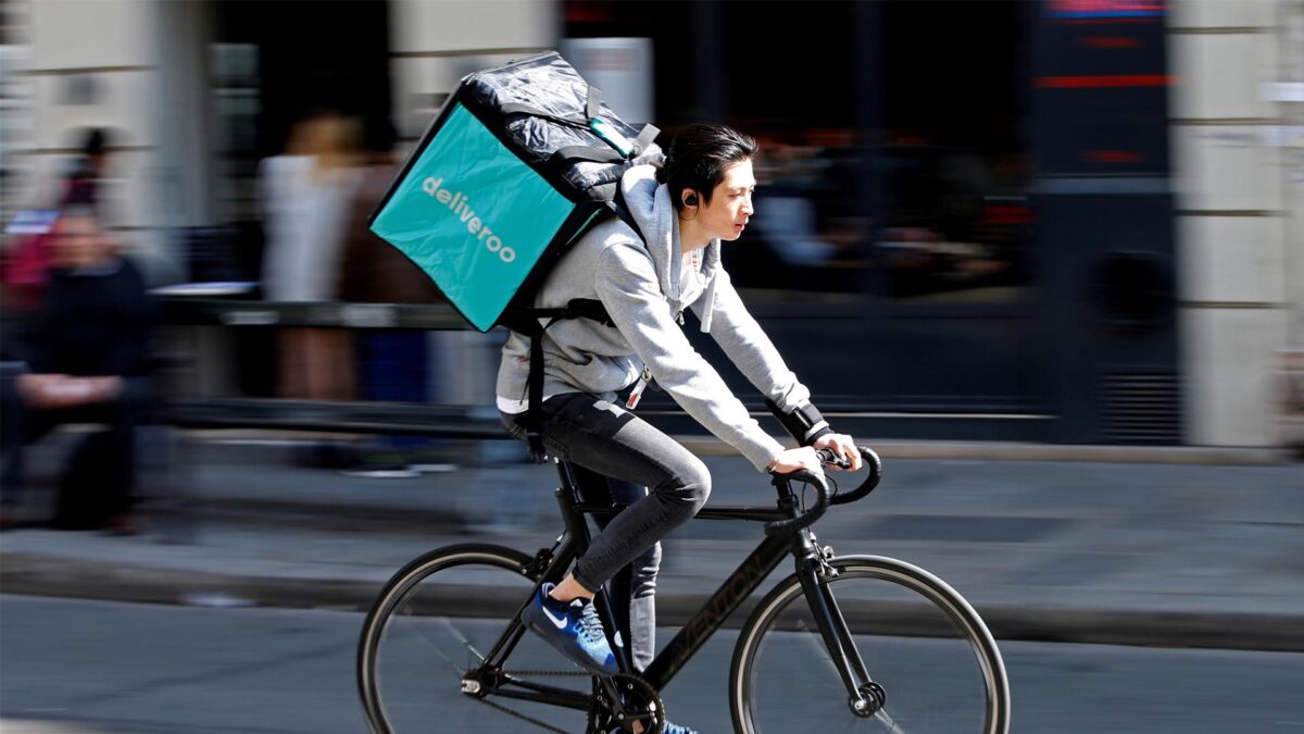 La Justicia sentencia que los riders de Deliveroo son asalariados, no autónomos