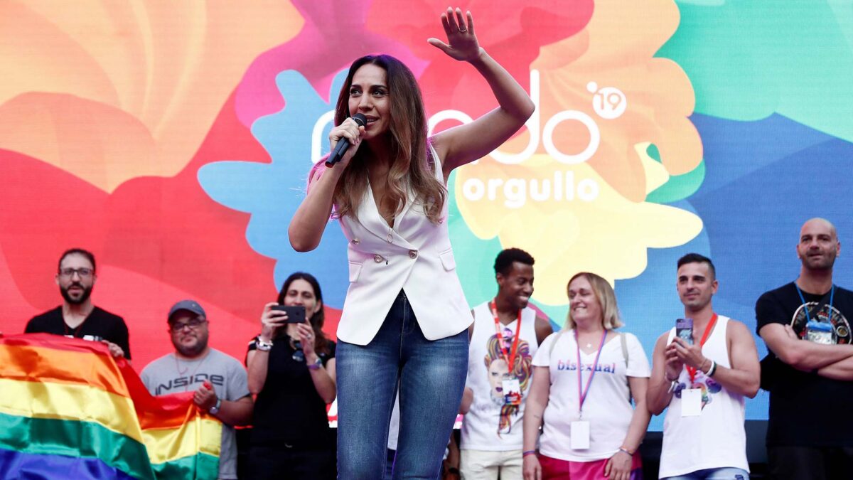 Mónica Naranjo abre el Orgullo 2019 ante un público que recuerda a Carmena