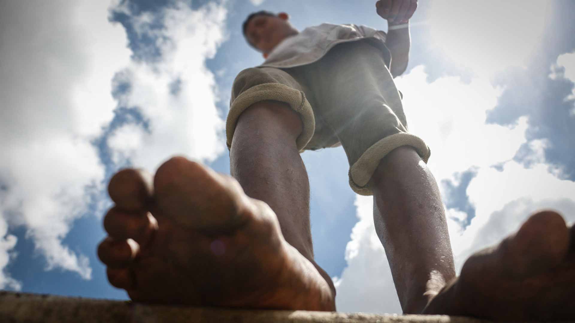 Los pies descalzos: los niños sin techo que viven en las calles de Caracas