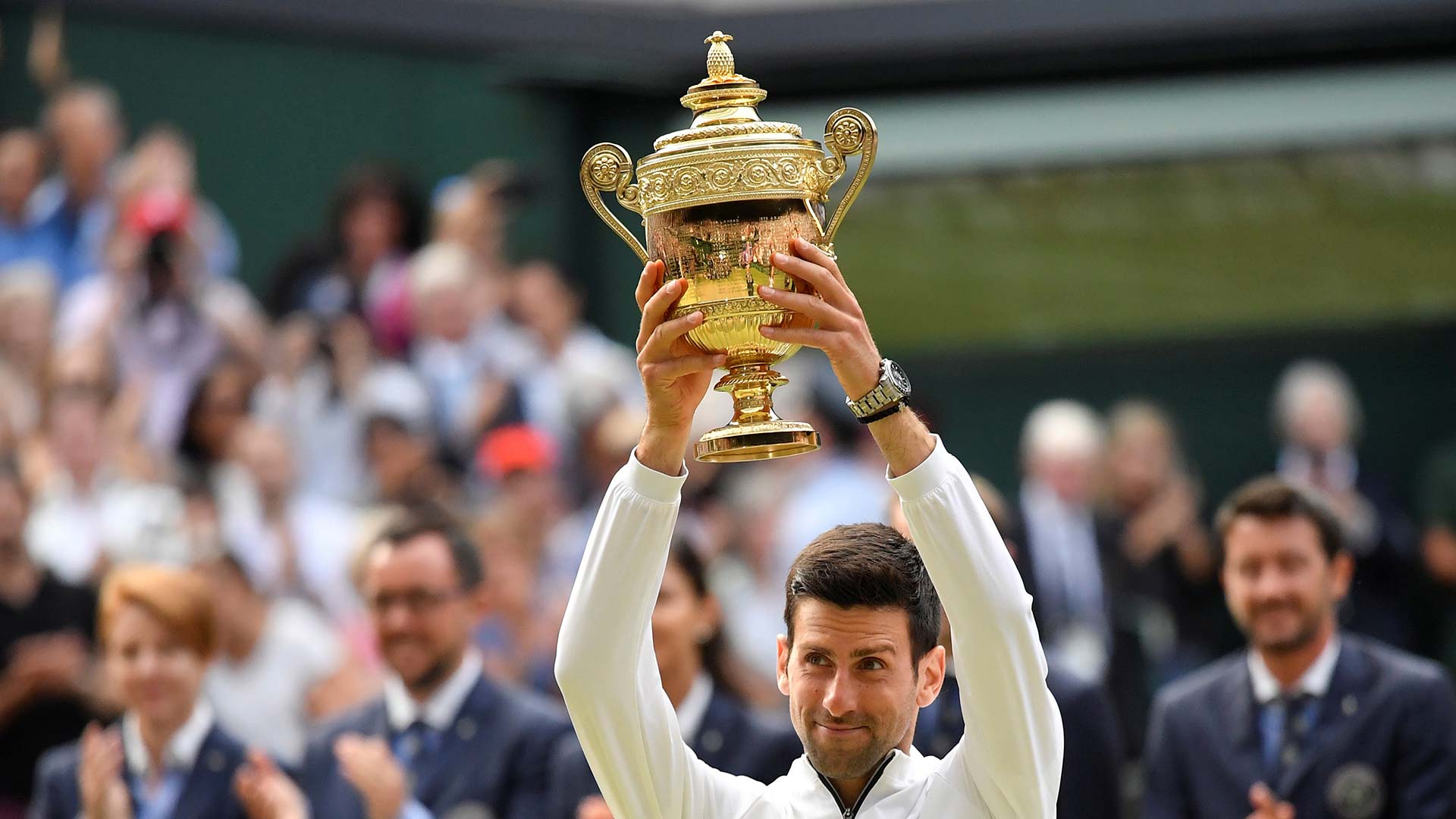 Novak Djokovic vence a Roger Federer y gana la final de Wimbledon