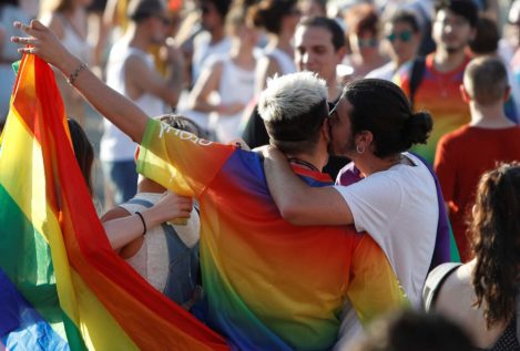 Piden entre 2 y 9 años de cárcel a tres jóvenes por un brutal ataque homófobo en Barcelona