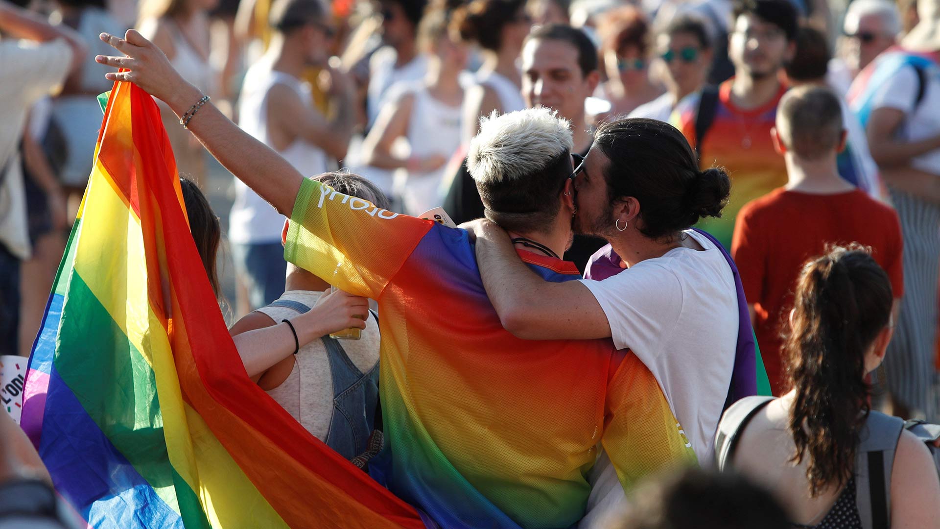 Piden entre 2 y 9 años de cárcel a tres jóvenes por un brutal ataque homófobo en Barcelona