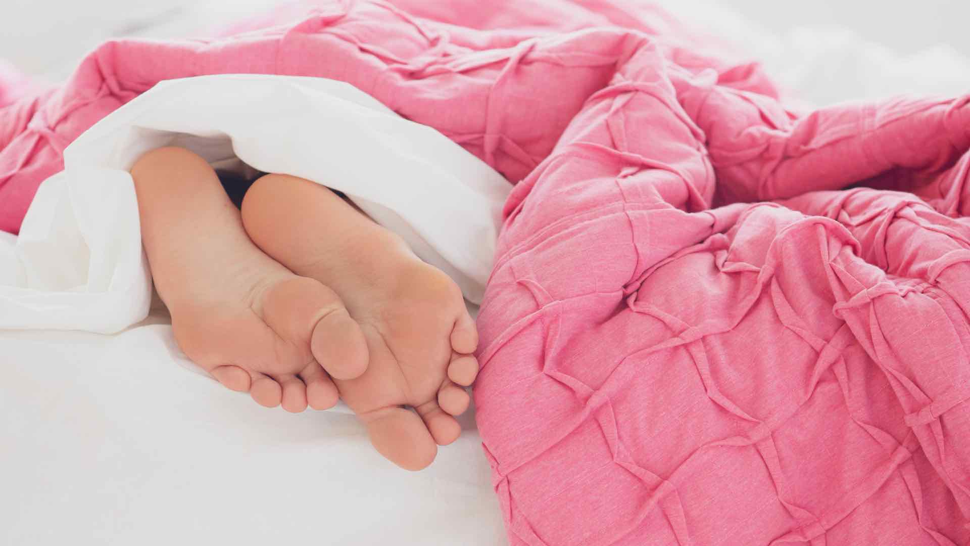 ¿Por qué dormir desnudo puede beneficiar tu salud?