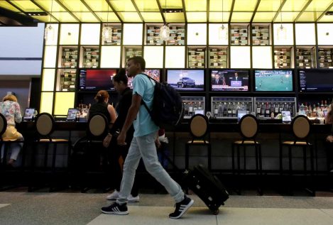 ¿Por qué la comida de los aeropuertos es tan cara?