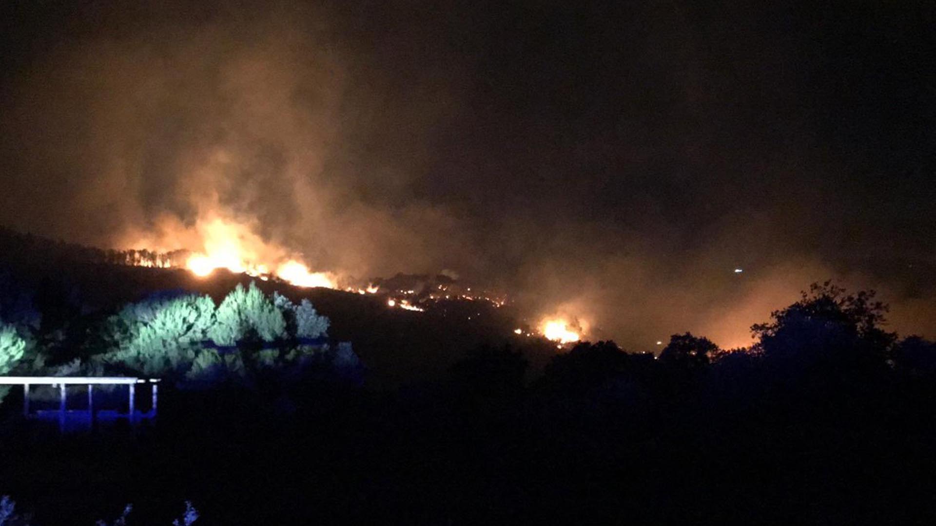 Un grave incendio forestal obliga a hacer desalojos y pedir ayuda a UME en Ceuta
