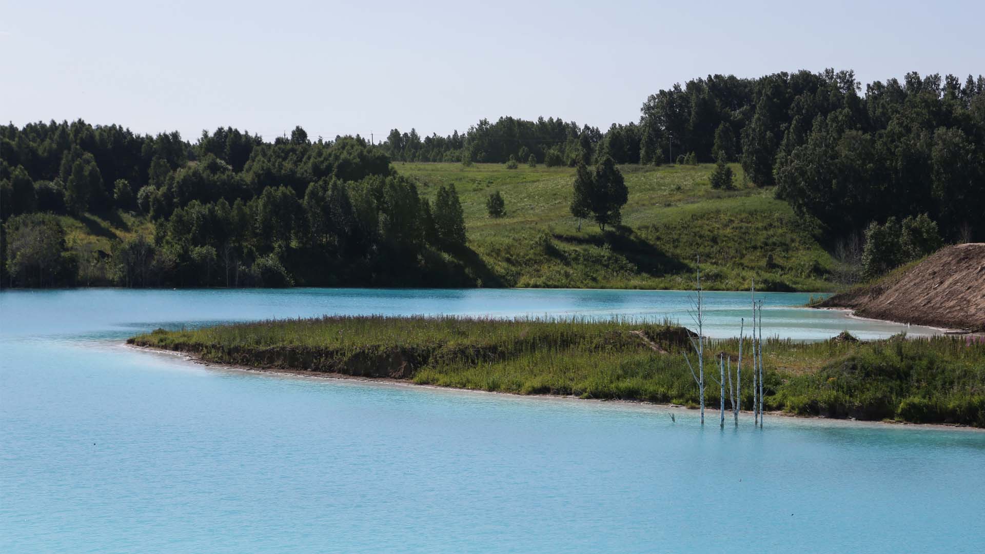Un lago vertedero de Siberia se convierte en un imán para los turistas e ‘instagramers’
