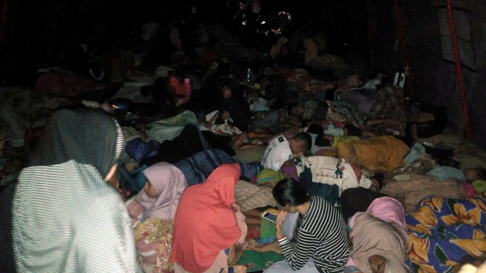 Un terremoto de magnitud 7,3 deja un muerto en Indonesia y cientos de casas destruidas