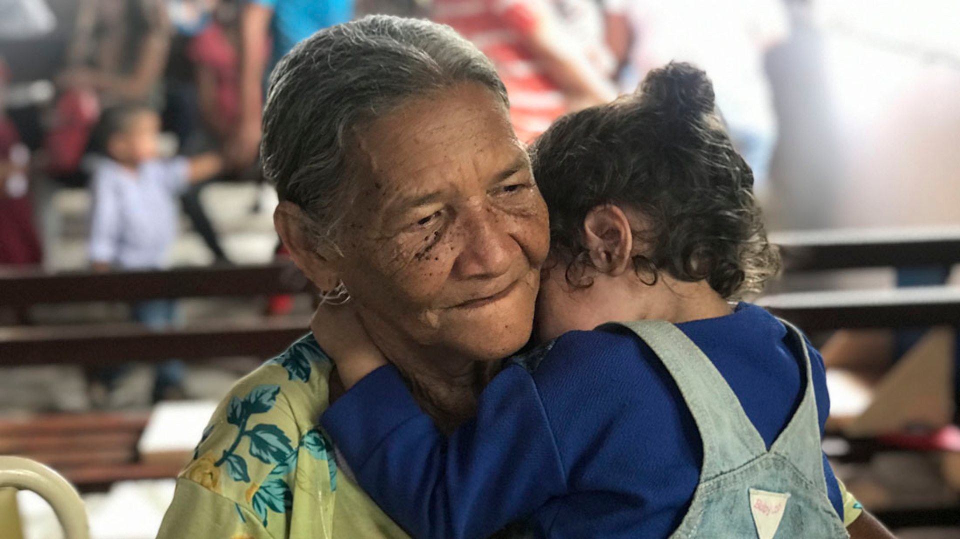 Cuando los abuelos asumen la paternidad en Venezuela, pero con hambre