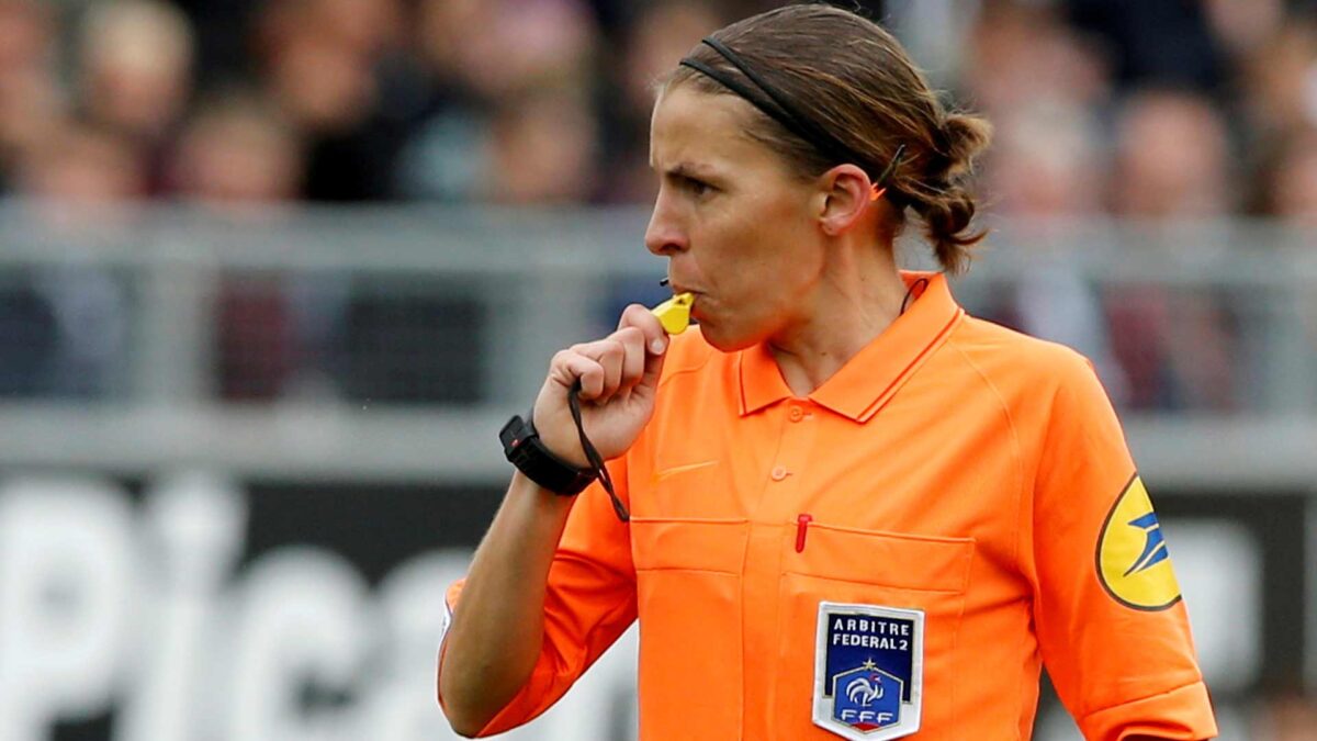 Stéphanie Frappart, primera mujer que arbitrará la Supercopa de Europa