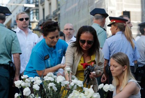 Barcelona recuerda a las víctimas de los atentados en Las Ramblas y Cambrils