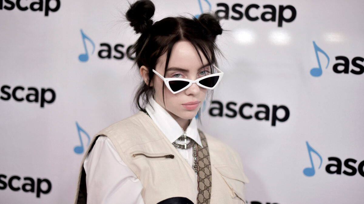 Billie Eilish retira su merchandising tras admitir que usó arte robado