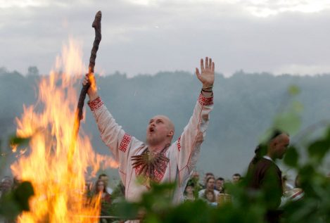 Chamanes y budistas de Rusia pedirán a los dioses combatir los incendios en Siberia
