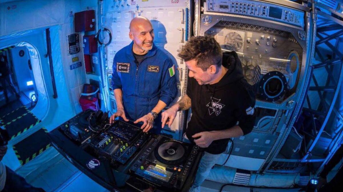 El astronauta Luca Parmitano hace historia al pinchar música por primera vez desde el espacio