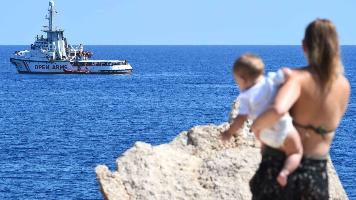 El Gobierno ofrece ahora «el puerto más cercano» para el desembarco del Open Arms