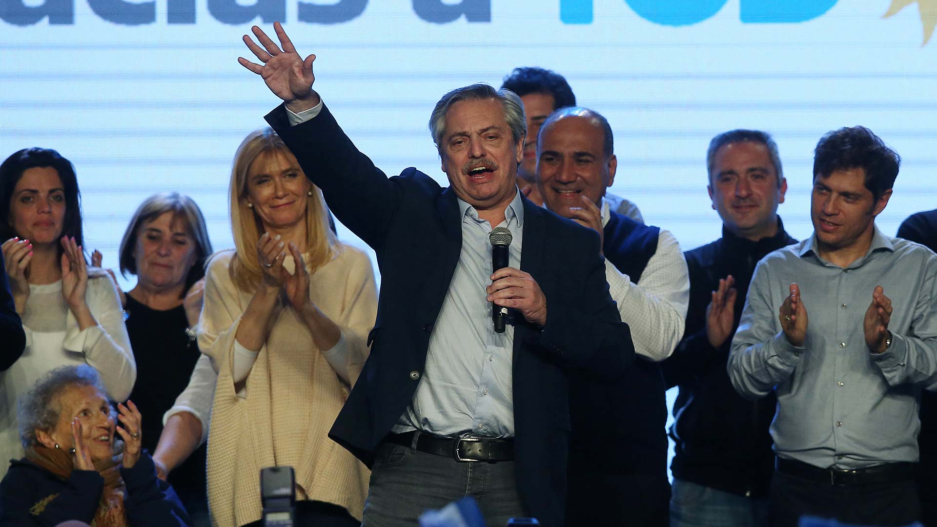 Fernández se impone a Macri con una amplia ventaja en las primarias de Argentina