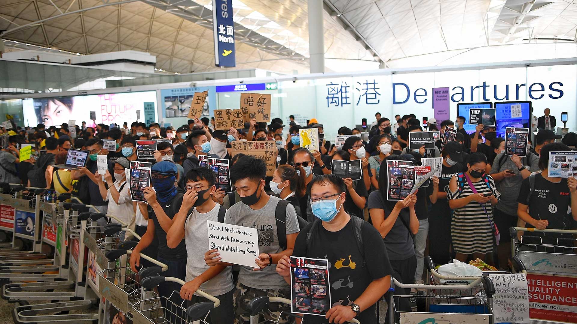 Hong Kong suspende todos sus vuelos de salida por segundo día consecutivo