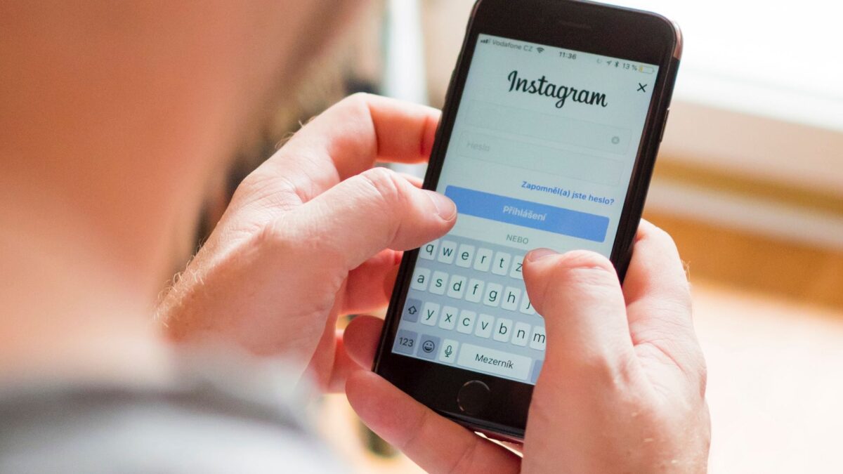 Instagram ya permite a los usuarios denunciar informaciones falsas