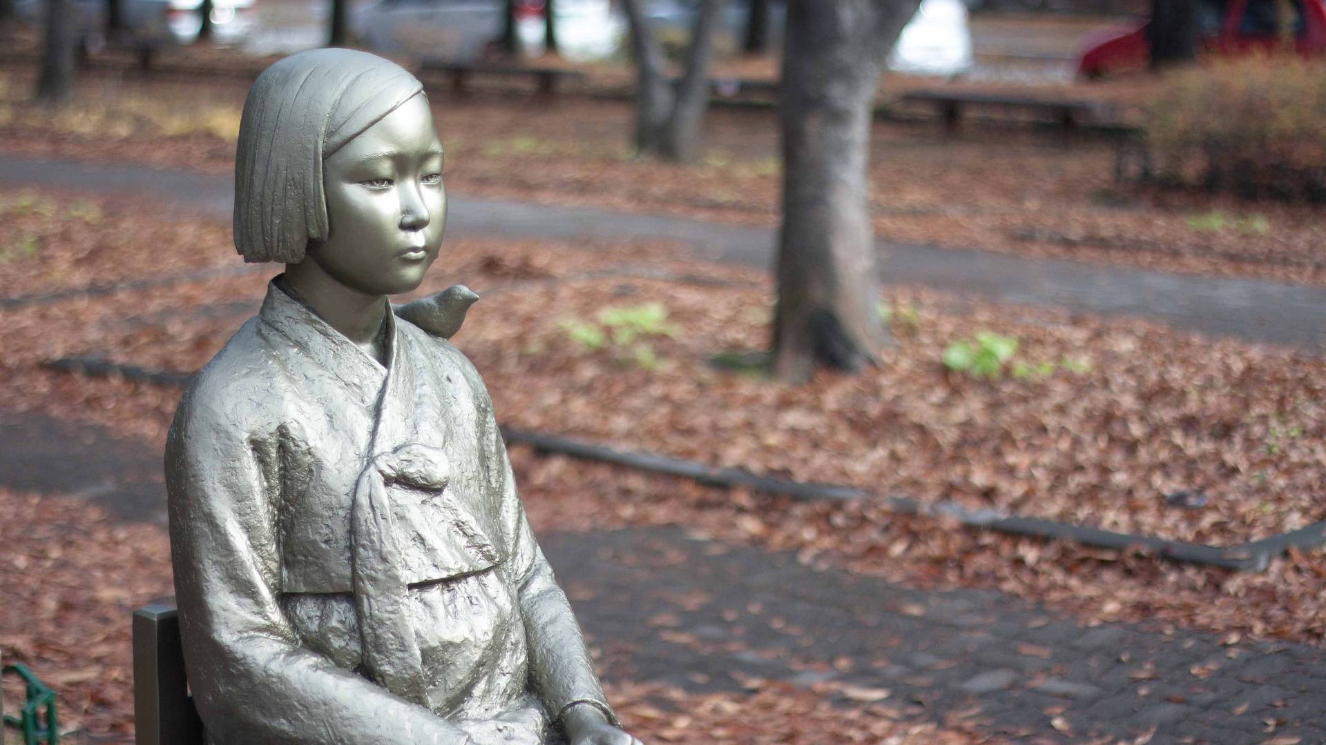 Japón cierra una exposición de arte por incluir la figura de una esclava sexual coreana