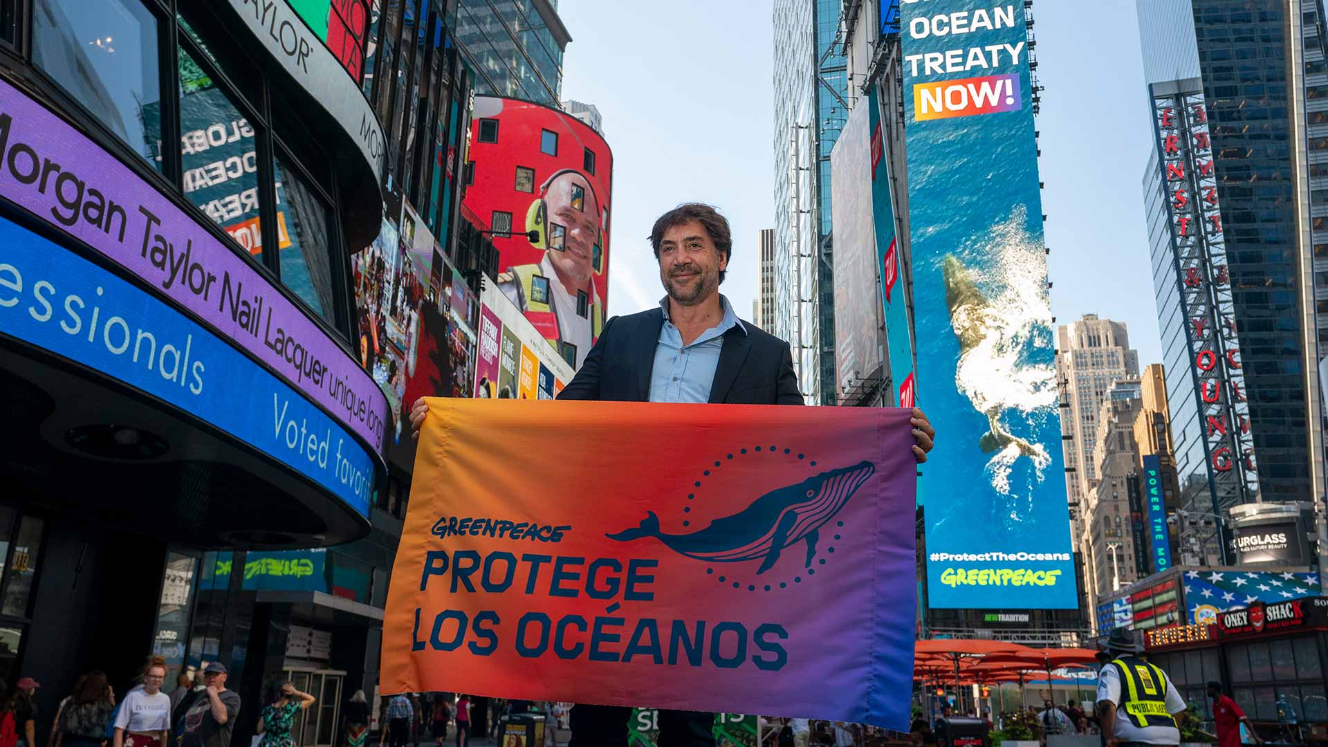Javier Bardem y Greenpeace piden en Times Square un pacto mundial para los océanos