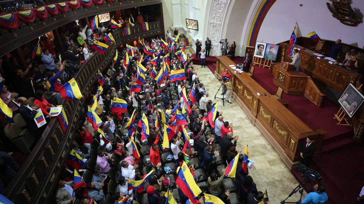 La Asamblea Constituyente quita la inmunidad a cuatro diputados venezolanos y planea adelantar las elecciones