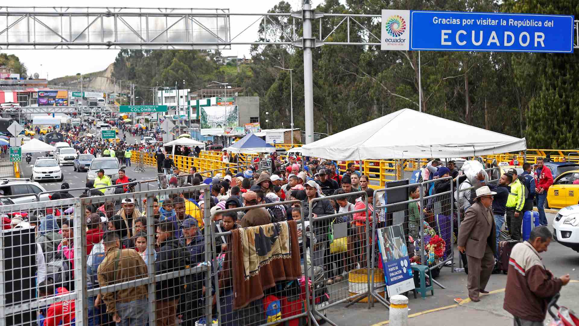Más de 10.000 venezolanos cruzan a Ecuador en el último día sin visado