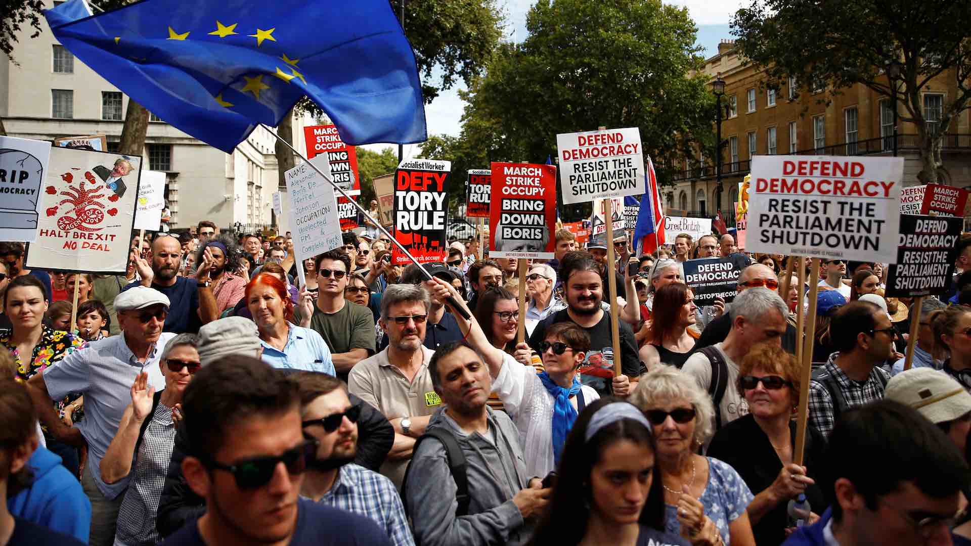 Miles de británicos protestan contra el "golpe de Estado" de Boris Johnson