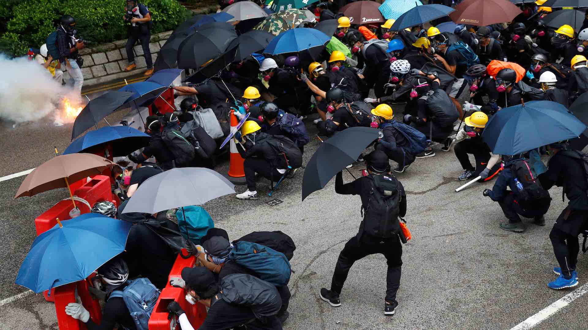 Miles de hongkoneses desafían la prohibición de la policía y salen a la calle a manifestarse