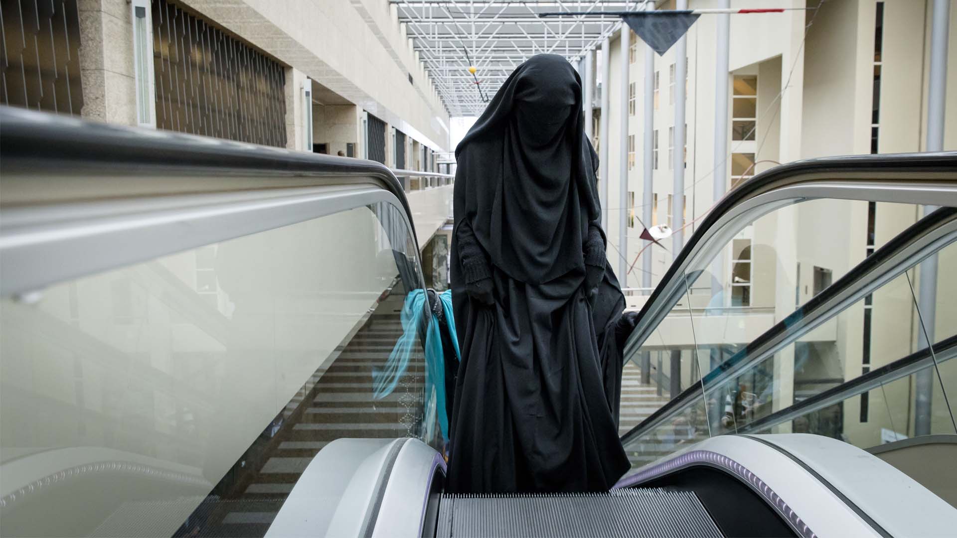 Una ciudad holandesa pide perdón por expulsar de un parque a una mujer con niqab