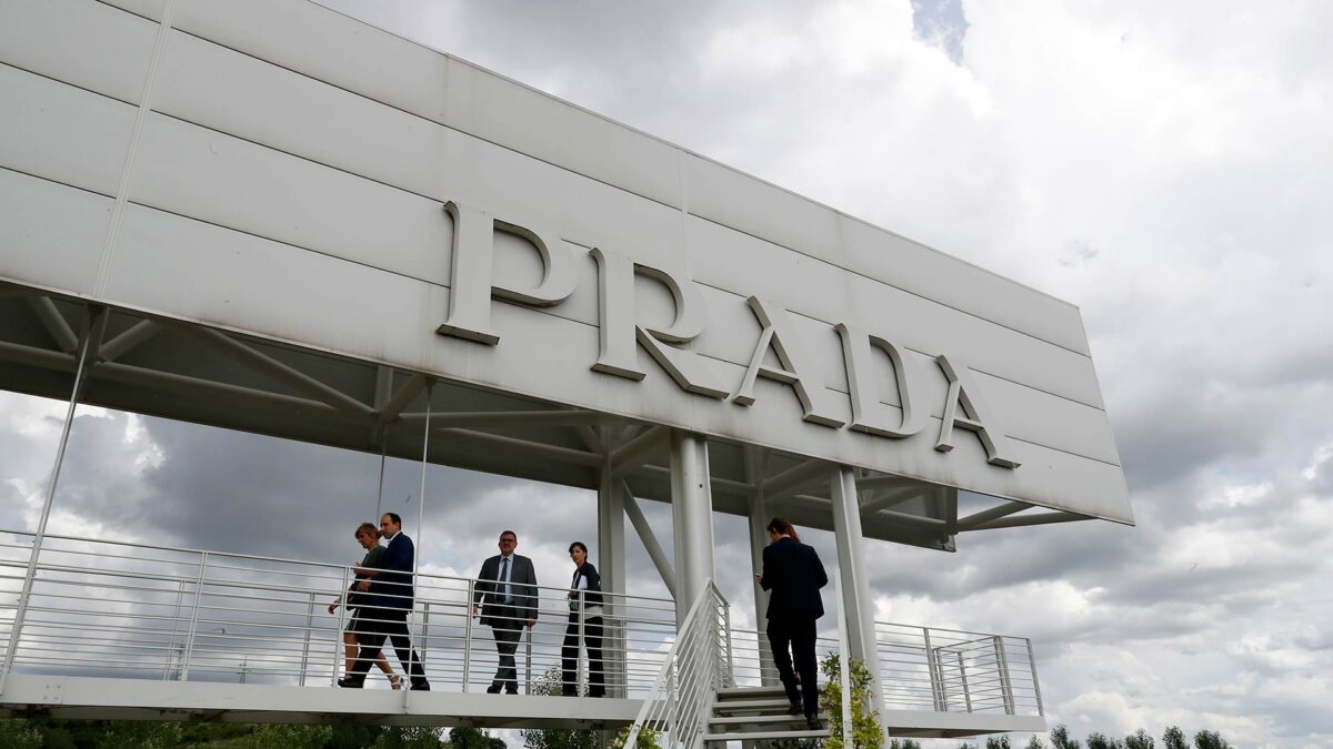 Prada aumenta sus ganancias tras eliminar las rebajas de temporada