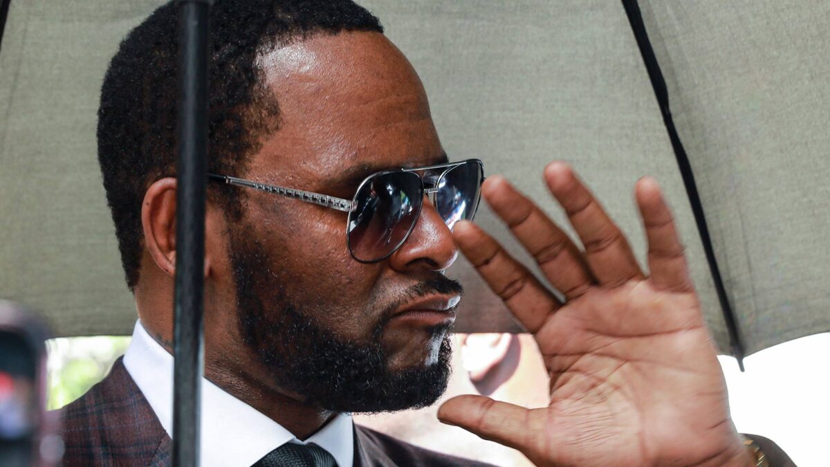 R. Kelly se declara inocente de tráfico sexual durante el juicio en Nueva York