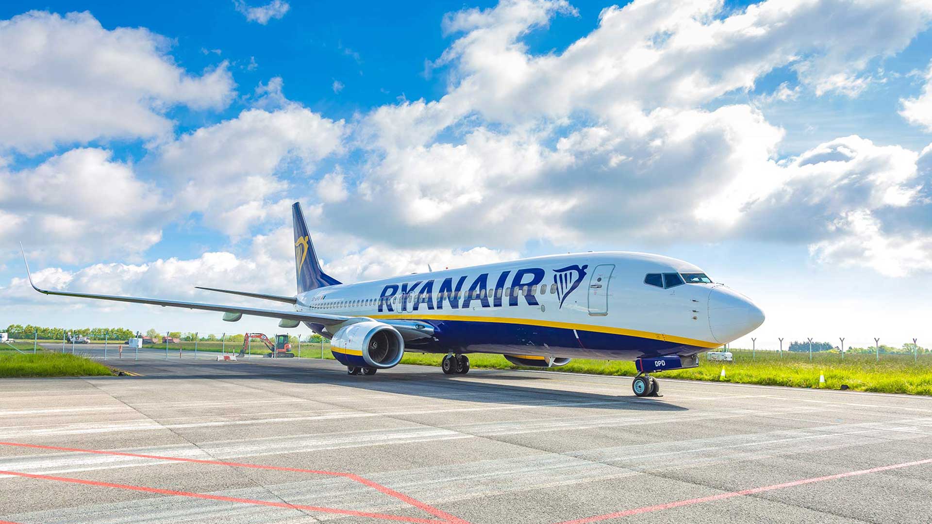 Ryanair anuncia el cierre de cuatro bases españolas y el despido de 512 empleados