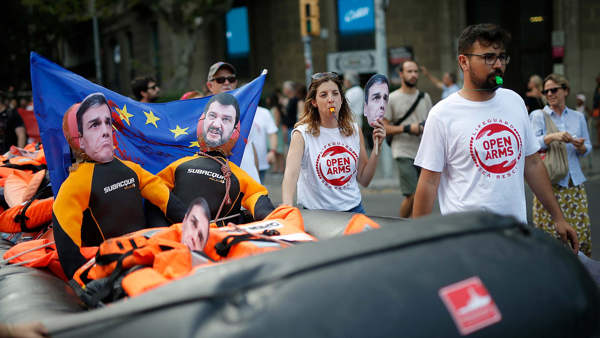 Salvini insta al Open Arms a navegar hacia España y asegura que no cederá