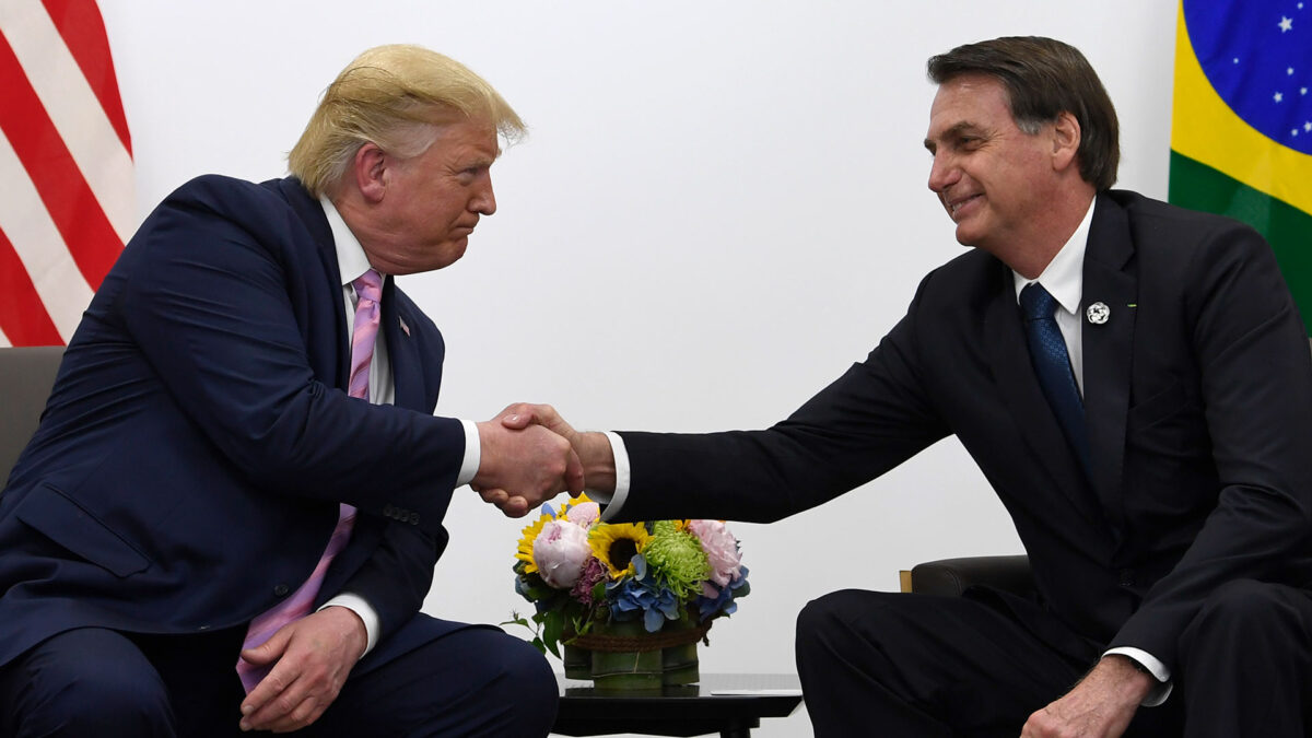 Trump elogia los esfuerzos de Bolsonaro en los incendios en la Amazonía