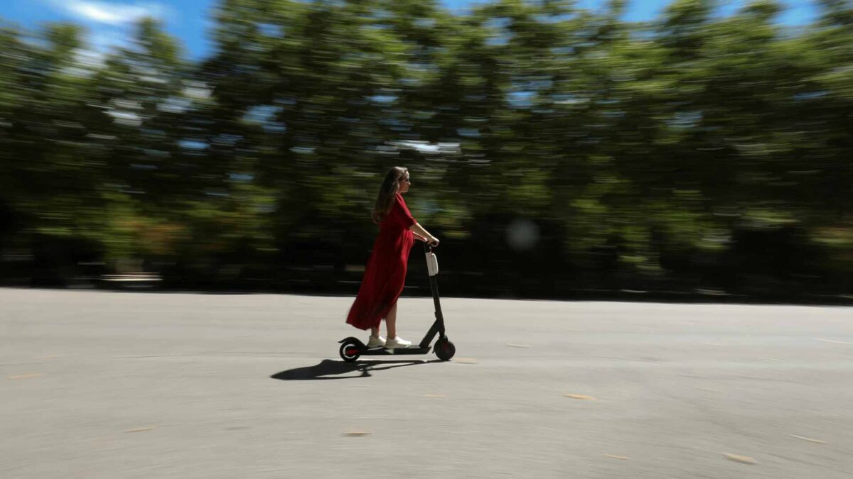 Un estudio afirma que los patinetes eléctricos pueden contaminar más que un autobús