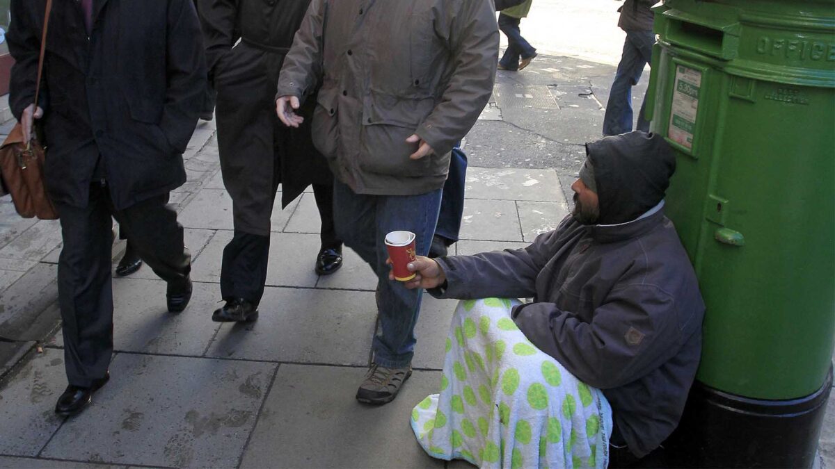 Una ciudad sueca exige el pago de una licencia para mendigar en sus calles