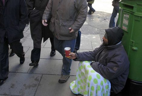Una ciudad sueca exige el pago de una licencia para mendigar en sus calles